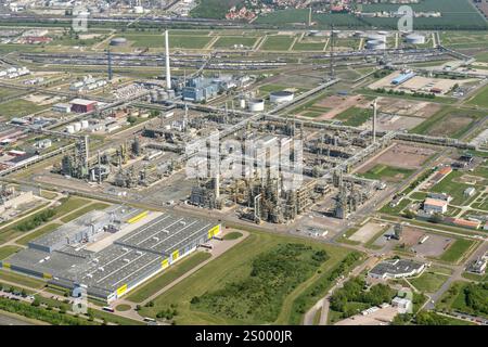 Germany's TotalEnergies refinery in Leuna, Saxony-Anhalt, Central-Germany is one of the most modern, largest and most energy-efficient crude oil processing plants in Europe. ANP/ HOLLANDSE HOOGTE/ AEROVISTA LUCHTFOTOGRAFIE netherlands out - belgium out Stock Photo