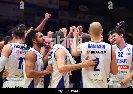 Oostende, Belgium. 26th Dec, 2024. Mechelen's players celebrate after winning a basketball match between Kangoeroes Mechelen and Limburg United, Thursday 26 December 2024 in Mechelen, on day 17 of the 'BNXT League' Belgian/ Dutch first division basket championship. BELGA PHOTO JILL DELSAUX Credit: Belga News Agency/Alamy Live News Stock Photo