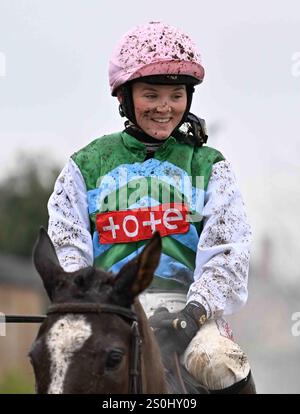 Newbury, UK. 28th Dec, 2024. Isabel Williams returns to the winners enclosure after winning the 12.05 at Newbury Racecourse, Newbury Picture by Paul Blake/Alamy Sports News Stock Photo