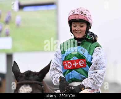 Newbury, UK. 28th Dec, 2024. Isabel Williams returns to the winners enclosure after winning the 12.05 at Newbury Racecourse, Newbury Picture by Paul Blake/Alamy Sports News Stock Photo