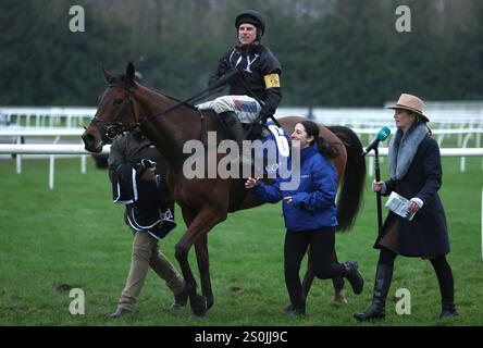 The New Lion ridden by Harry Skelton on their way to winning the ...