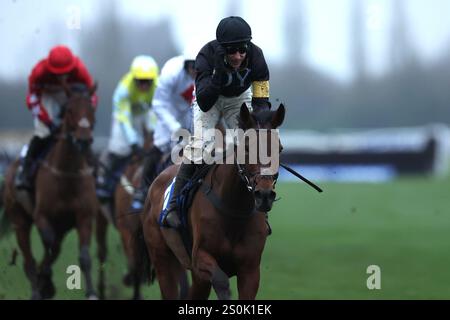 The New Lion ridden by Harry Skelton on their way to winning the ...