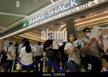 Bangkok, Thailand - April 12, 2023: People stand in line at the newly opened Shake Shack fast food restaurant in CentralWorld shopping mall. Stock Photo