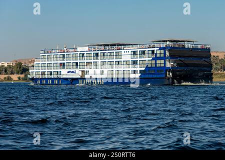 Cruise ships sailing down the Nile Stock Photo - Alamy