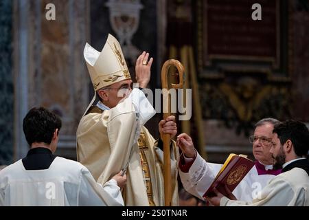 Rome, Italy. 29th Dec, 2024. Cardinal Baldassare Reina delivers his blessing during Holy Mass. Cardinal Baldassare Reina celebrates Holy Mass on the occasion of the Opening of the Holy Door at St John in Lateran Basilica in Rome. Credit: SOPA Images Limited/Alamy Live News Stock Photo