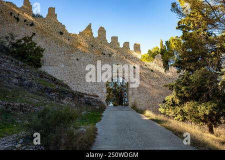 View of the Puerta del Rio in the medieval wall of Alarcon, Cuenca, Castilla-La Mancha, Spain Stock Photo