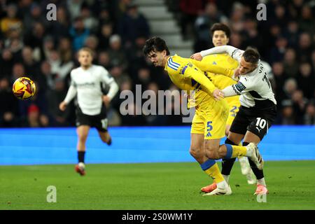 Leeds United's Pascal Struijk and Derby County's Jerry Yates (right) battle for the ball during the Sky Bet Championship match at Pride Park, Derby. Picture date: Sunday December 29, 2024. Stock Photo