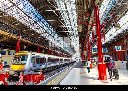 Train platforms inside London Marylebone railway station, London, England Stock Photo