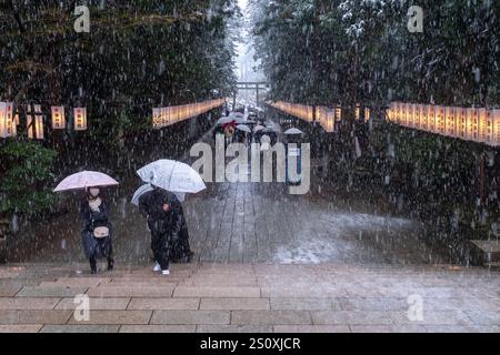 Yahiko, Japan. 07th Jan, 2024. People gather for prayers in Yahiko Shrine on Sunday, Jan. 07, 2024, in Yahiko, Niigata, Japan. (Yichuan Cao/Sipa USA) Credit: Sipa USA/Alamy Live News Stock Photo