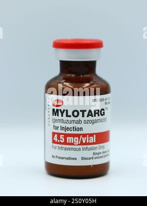 Leukemia Injection used to treat acute myeloid leukemia (AML Stock Photo - Alamy