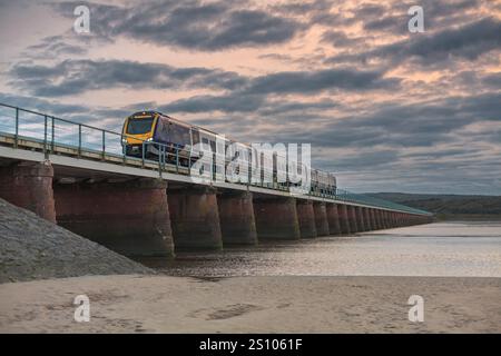 16/08/2024 Kent viaduct, Arnside (river Kent) 195102 1J91 1945 Barrow-in-Furness to Manchester Victoria Stock Photo