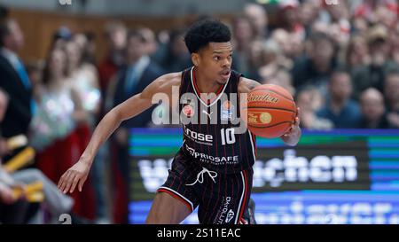 Ronaldo Segu (Bamberg Baskets, #10), Niklas Wimberg (Hamburg Towers ...