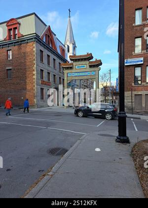 Gate to Chinatown on Rue De la Gauchetière in downtown Montreal, Quebec, Canada Stock Photo