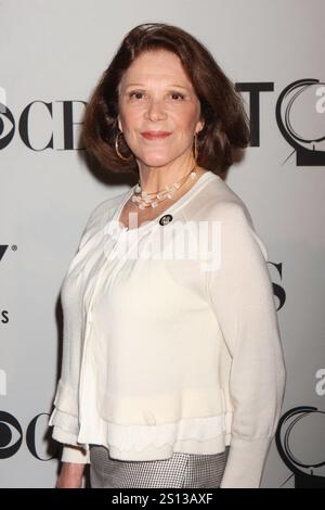Linda Lavin attends the 2012 Tony Awards Meet the Nominees Press