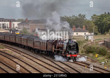 LMS 'Duchess' 4-6-2 No. 6233 'Duchess of Sutherland' departs from Taunton, Somerset, England, UK Stock Photo