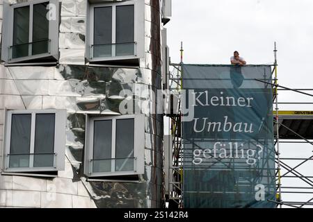 Fancy a little makeover? Poster on scaffolding next to a demolished facade, Germany, North Rhine-Westphalia, Lower Rhine, Dusseldorf Stock Photo