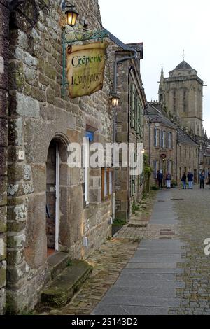 medieval alley in one of the most beautiful villages in France, in the background the Saint-Ronan church, France, Brittany, Finistere, Locronan Stock Photo