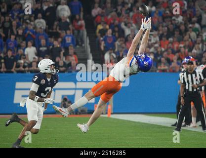 Boise State quarterback Max Cutforth (14) passes the ball against ...