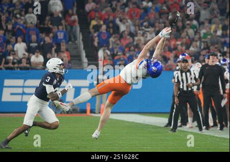 Boise State quarterback Max Cutforth (14) passes the ball against ...