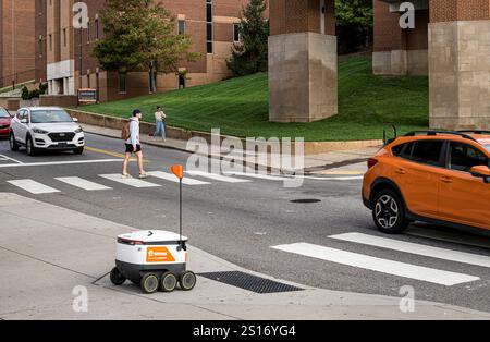 Starship delivery robot out to deliver Grubhub food orders around the University of Tennessee campus. Stock Photo