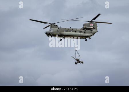 Royal Air Force - Boeing CH-47 Chinook carrying a field gun at the Royal International Air Tattoo 2024. Stock Photo