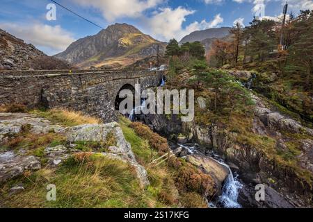 The Ogwen Falls near Llyn Ogwen with Tryfan mountain in the background, Snowdonia, Conwy, North Wales Stock Photo