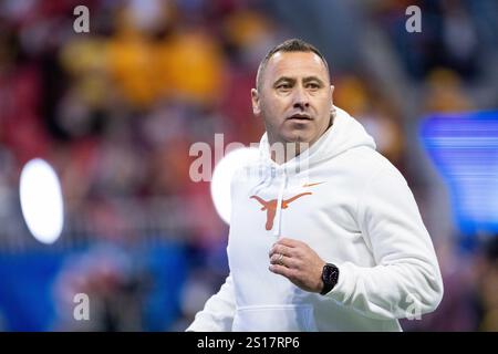 Atlanta, GA, USA. 1st Jan, 2025. Texas head coach Steve Sarkisian during pre game warm ups of the CFP Quarterfinal at Mercedes-Benz Stadium in Atlanta, GA. (Scott Kinser/CSM). Credit: csm/Alamy Live News Stock Photo