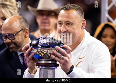 Atlanta, GA, USA. 1st Jan, 2025. Texas head coach Steve Sarkisian raises the Peach Bowl trophy after winning the CFP Quarterfinal at Mercedes-Benz Stadium in Atlanta, GA. (Scott Kinser/CSM). Credit: csm/Alamy Live News Stock Photo