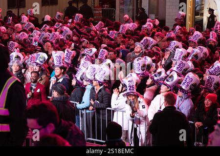 New York, USA.31th December 2024. Revelers eagerly counting down to 2025 in Times Square during the annual New Year's Eve celebration on December 31, 2024 in New York City. Credit: Liao Pan/China News Service/Ģ����ý Live News Stock Photo
