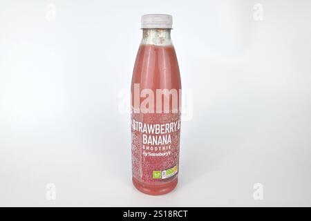 Sainsbury’s strawberry banana smoothie – Wales, UK – 28 October 2024 Stock Photo
