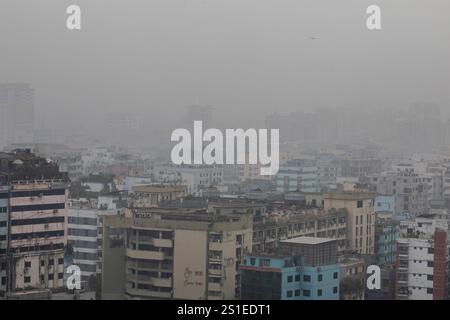 Dhaka, Bangladesh. 3rd Jan, 2025. General view of buildings and residential area in Dhaka city covered with fog during a winter day. (Credit Image: © Sazzad Hossain/SOPA Images via ZUMA Press Wire) EDITORIAL USAGE ONLY! Not for Commercial USAGE! Stock Photo