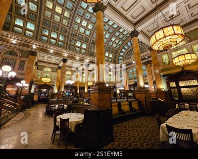 Grand Concourse, Pittsburgh, Pennsylvania. Formerly the main concourse of the Pittsburgh & Lake Erie Railroad Station, now an upscale restaurant. Stock Photo