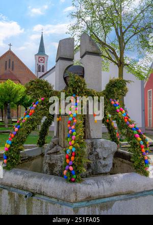 Beautifully decorated Easter fountain in Wallersdorf, Lower Bavaria, Bavaria, Germany Stock Photo