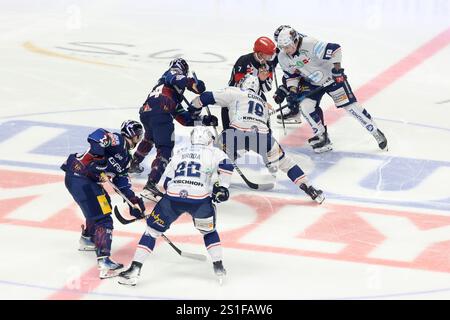 Berlin, Deutschland. 03rd Jan, 2025. 03.01.2025, Uber-Arena, Berlin, DEU, DEL, 1.EBL, Eisbaeren vs. Iserlohn Roosters, im Bild Anstoss Foto: Juergen Engler/nordphoto GmbH/dpa/Alamy Live News Stock Photo