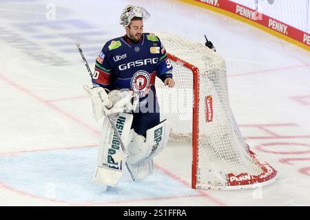 Berlin, Deutschland. 03rd Jan, 2025. 03.01.2025, Uber-Arena, Berlin, DEU, DEL, 1.EBL, Eisbaeren vs. Iserlohn Roosters, im Bild Jake Hildebrand (Eisbaeren Berlin #30), Foto: Juergen Engler/nordphoto GmbH/dpa/Alamy Live News Stock Photo