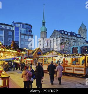 Christmas market on the Old Market Square with the Reinoldi Church and St Mary's Church in the evening, Dortmund, Ruhr Area, Germany, Europe Stock Photo