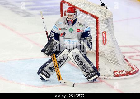 Berlin, Deutschland. 03rd Jan, 2025. 03.01.2025, Uber-Arena, Berlin, DEU, DEL, 1.EBL, Eisbaeren vs. Iserlohn Roosters, im Bild Hendrik Hane (Iserlohn Roosters #32) Foto: Juergen Engler/nordphoto GmbH/dpa/Alamy Live News Stock Photo