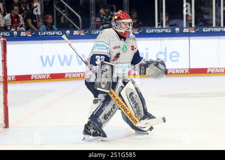 Berlin, Deutschland. 03rd Jan, 2025. 03.01.2025, Uber-Arena, Berlin, DEU, DEL, 1.EBL, Eisbaeren vs. Iserlohn Roosters, im Bild Hendrik Hane (Iserlohn Roosters #32) Foto: Juergen Engler/nordphoto GmbH/dpa/Alamy Live News Stock Photo