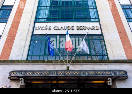 Sign at the entrance to Lycée Claude Bernard. Lycée Claude Bernard is a Parisian school offering middle school, high school and preparatory classes Stock Photo