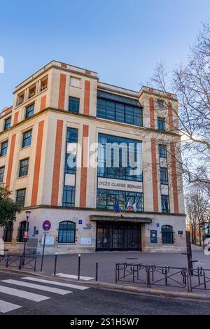 Exterior view of Lycée Claude Bernard. Lycée Claude Bernard is a Parisian school offering middle school, high school and preparatory classes Stock Photo