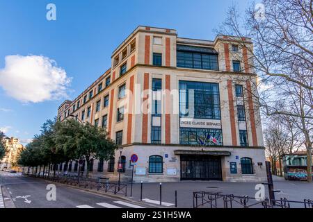 Exterior view of Lycée Claude Bernard. Lycée Claude Bernard is a Parisian school offering middle school, high school and preparatory classes Stock Photo