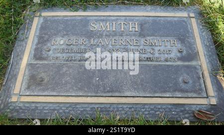 Los Angeles, California, USA 2nd January 2025 Actor/Producer/Writer Roger Smith Grave in Courts of Remembrance at Forest Lawn Memorial Park Hollywood Hills on January 2, 2205 in Los Angeles, California, USA. Photo by Barry King/Alamy Stock Photo Stock Photo