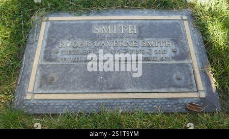 Los Angeles, California, USA 2nd January 2025 Actor/Producer/Writer Roger Smith Grave in Courts of Remembrance at Forest Lawn Memorial Park Hollywood Hills on January 2, 2205 in Los Angeles, California, USA. Photo by Barry King/Alamy Stock Photo Stock Photo