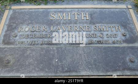 Los Angeles, California, USA 2nd January 2025 Actor/Producer/Writer Roger Smith Grave in Courts of Remembrance at Forest Lawn Memorial Park Hollywood Hills on January 2, 2205 in Los Angeles, California, USA. Photo by Barry King/Alamy Stock Photo Stock Photo