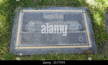 Los Angeles, California, USA 2nd January 2025 Actor/Producer/Writer Roger Smith Grave in Courts of Remembrance at Forest Lawn Memorial Park Hollywood Hills on January 2, 2205 in Los Angeles, California, USA. Photo by Barry King/Alamy Stock Photo Stock Photo