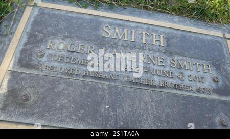 Los Angeles, California, USA 2nd January 2025 Actor/Producer/Writer Roger Smith Grave in Courts of Remembrance at Forest Lawn Memorial Park Hollywood Hills on January 2, 2205 in Los Angeles, California, USA. Photo by Barry King/Alamy Stock Photo Stock Photo