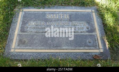 Los Angeles, California, USA 2nd January 2025 Actor/Producer/Writer Roger Smith Grave in Courts of Remembrance at Forest Lawn Memorial Park Hollywood Hills on January 2, 2205 in Los Angeles, California, USA. Photo by Barry King/Alamy Stock Photo Stock Photo