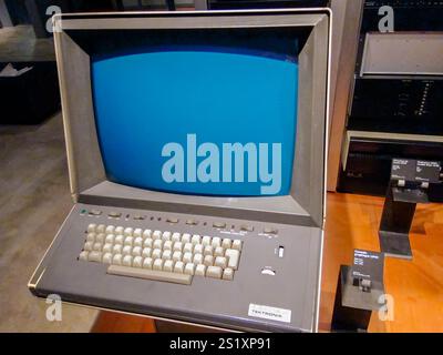 Paris, France, Close up, « UPIC" "Textronic" Vintage Old Computer on Display in "Musee de la Musique", Music Museum, in La Villette, 1975, "City of Science and Industry » paris 1970s Stock Photo