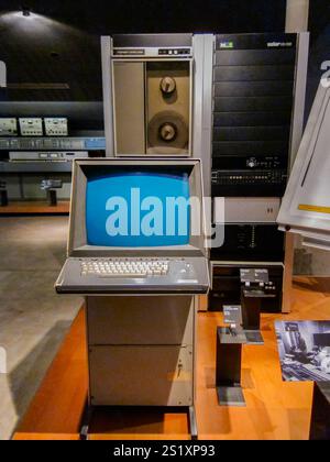 Paris, France, Close up, « UPIC" "Textronic"  Vintage Old Computer on Display in "Musee de la Musique", Music Museum, in La Villette, 1975, "City of Science and Industry » paris 1970s Stock Photo