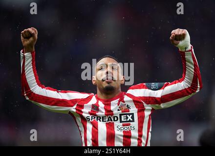 Sunderland's Wilson Isidor celebrates scoring their side's first goal of the game during the Sky Bet Championship match at the Stadium of Light, Sunderland. Picture date: Sunday January 5, 2025. Stock Photo